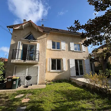 Maison Familiale Au Vesinet, Calme Et Proche Paris Le Vesinet