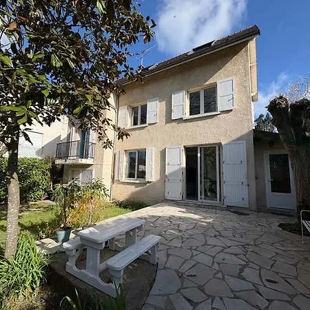 Maison Familiale Au Vesinet, Calme Et Proche Paris Le Vesinet